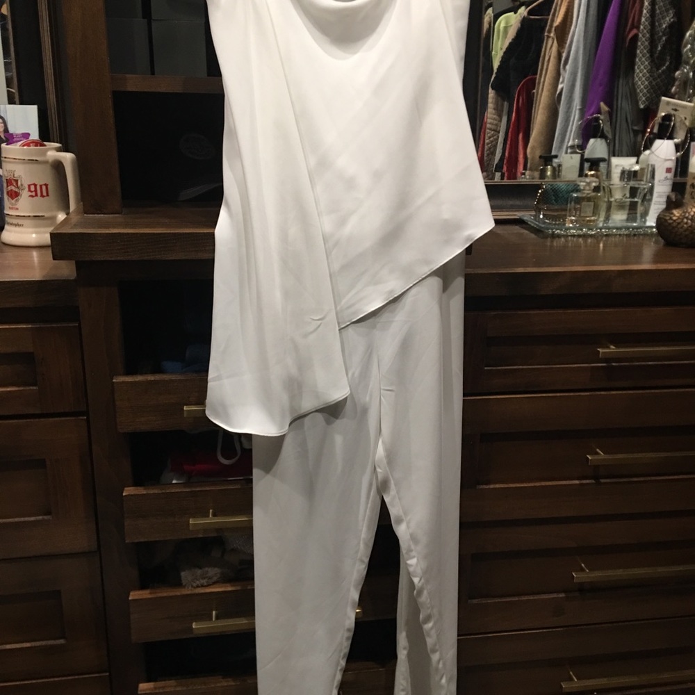 New never worn white jumpsuit with choker